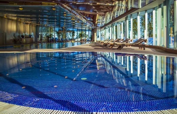 Плавательная зона: бассейны, сауна, тренажерный зал