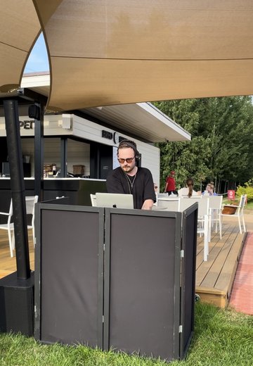 Вечерний DJ-cет на пляже INKERMAN