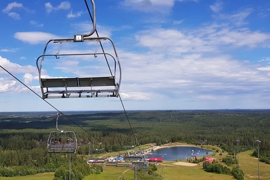 Близко от города, вдалеке от суеты