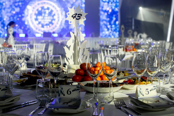 Насладиться праздничным ужином